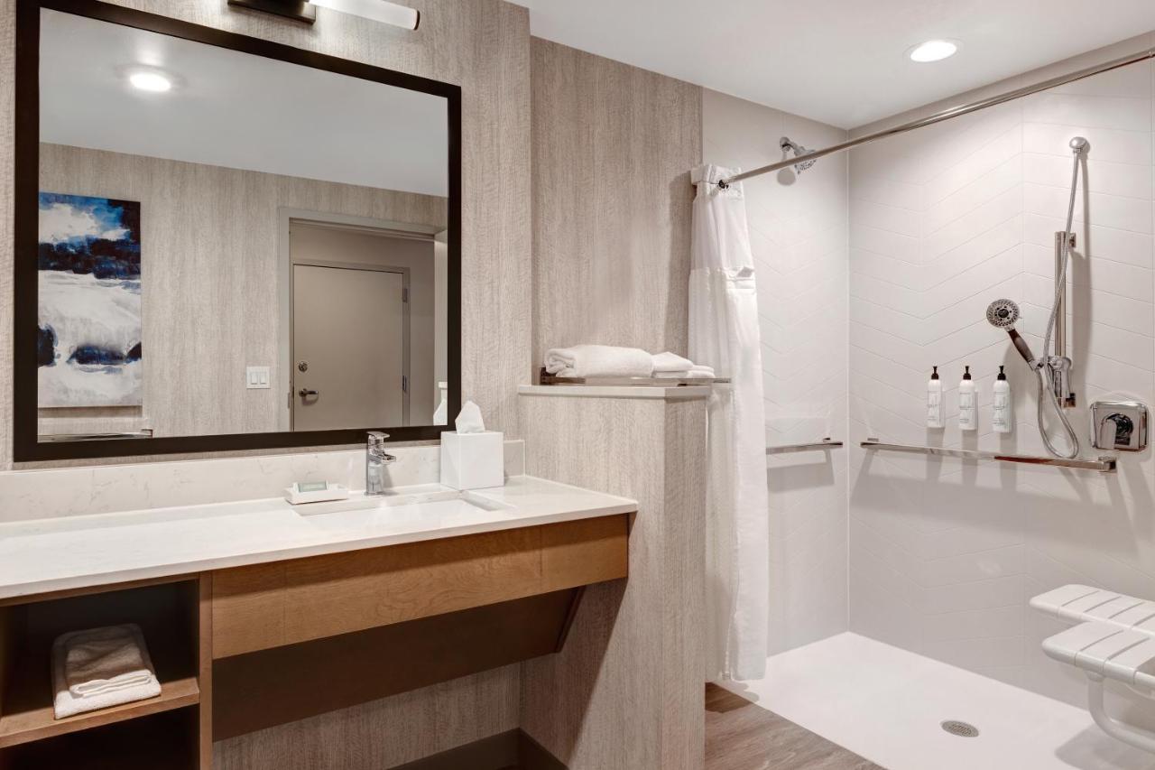 Fairfield By Marriott & Downtown 2*